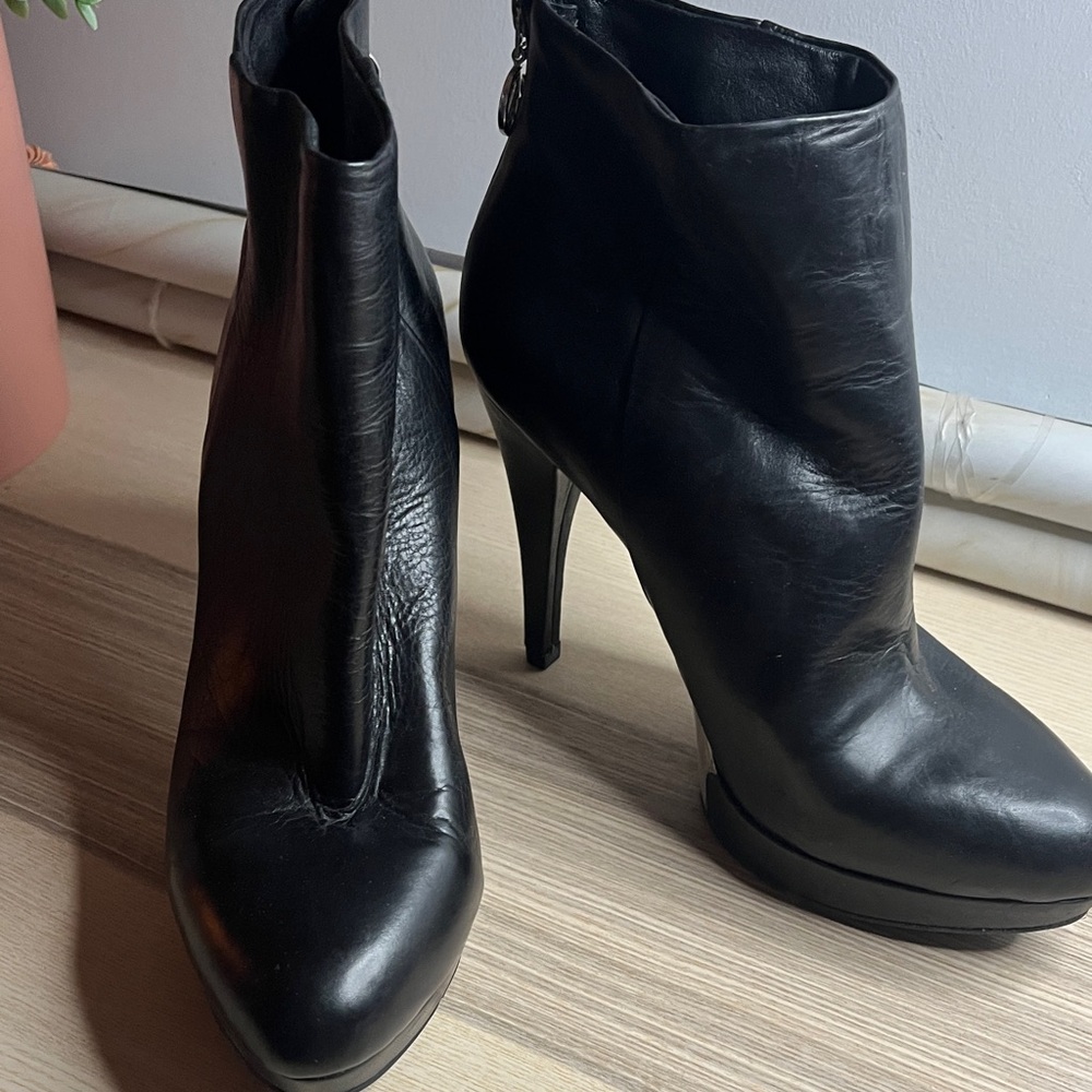 Wishbone high heeled bootie.